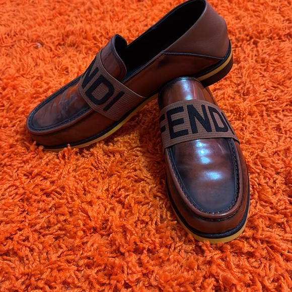 O'Lock loafers
Brown leather loafers FENDI - Picture 2 of 3